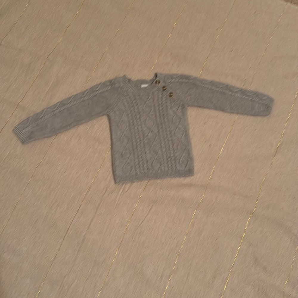Cute gently used gray sweater.